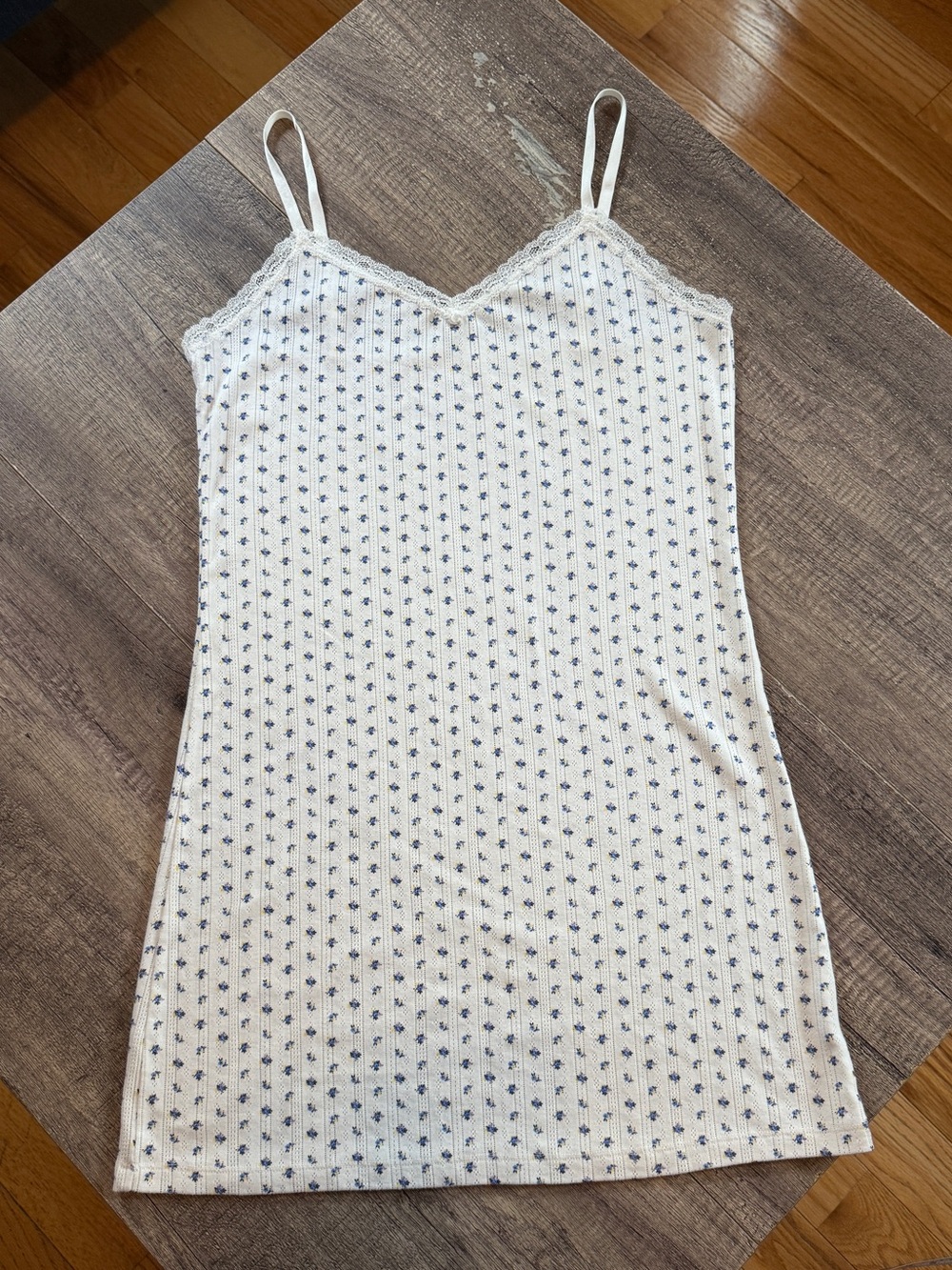 Gap pointelle pajama slip dress a in white/blue ditsy floral. Large. Like new.